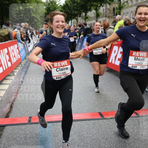 14.06.2026 - REWE Women's Run Strokosch-Dieckow http://msf.ph/oto/9786832 14.06.2026 10:10:36 Ziel 10185, 10293, 10412, 10413, 10702, 10703, 10878, 10890, 10903, 10917, 11022, 11178, 11339, 11345, 11453, 11486, 11487, 11498 meine-sportfotos.de