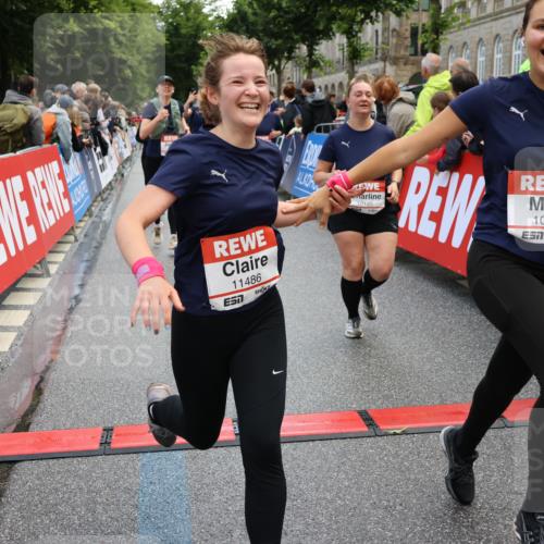 14.06.2026 - REWE Women's Run Strokosch-Dieckow http://msf.ph/oto/9786833 14.06.2026 10:10:36 Ziel 10185, 10293, 10412, 10413, 10702, 10703, 10878, 10890, 10903, 10917, 11022, 11178, 11339, 11345, 11453, 11486, 11487, 11498 meine-sportfotos.de