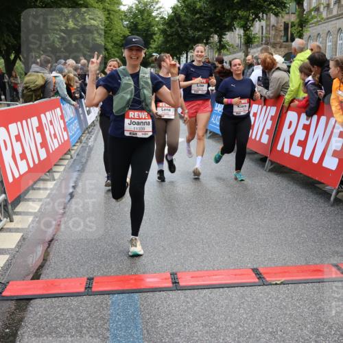 14.06.2026 - REWE Women's Run Strokosch-Dieckow http://msf.ph/oto/9786834 14.06.2026 10:10:38 Ziel 10185, 10293, 10703, 10878, 10903, 11022, 11178, 11339, 11345, 11486 meine-sportfotos.de