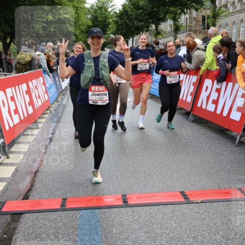 14.06.2026 - REWE Women's Run Strokosch-Dieckow http://msf.ph/oto/9786835 14.06.2026 10:10:38 Ziel 10185, 10293, 10703, 10878, 10903, 11022, 11178, 11339, 11345, 11486 meine-sportfotos.de