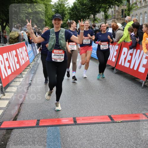 14.06.2026 - REWE Women's Run Strokosch-Dieckow http://msf.ph/oto/9786836 14.06.2026 10:10:38 Ziel 10185, 10293, 10703, 10878, 10903, 11022, 11178, 11339, 11345, 11486 meine-sportfotos.de