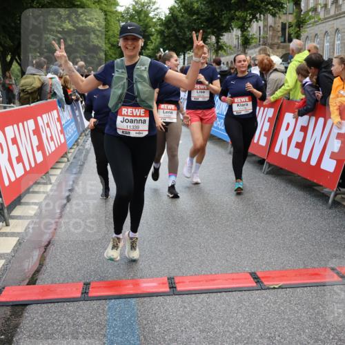 14.06.2026 - REWE Women's Run Strokosch-Dieckow http://msf.ph/oto/9786837 14.06.2026 10:10:38 Ziel 10185, 10293, 10703, 10878, 10903, 11022, 11178, 11339, 11345, 11486 meine-sportfotos.de