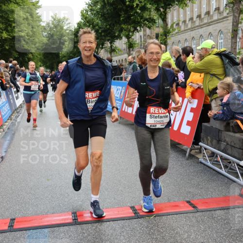 14.06.2026 - REWE Women's Run Strokosch-Dieckow http://msf.ph/oto/9786845 14.06.2026 10:10:44 Ziel 10185, 10238, 10425, 10439, 10464, 10557, 10878, 11022, 11178, 11271, 11339, 11345, 11435, 11527 meine-sportfotos.de