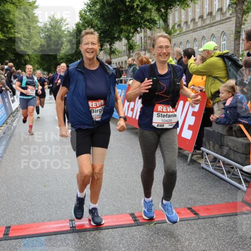 14.06.2026 - REWE Women's Run Strokosch-Dieckow http://msf.ph/oto/9786846 14.06.2026 10:10:44 Ziel 10185, 10238, 10425, 10439, 10464, 10557, 10878, 11022, 11178, 11271, 11339, 11345, 11435, 11527 meine-sportfotos.de