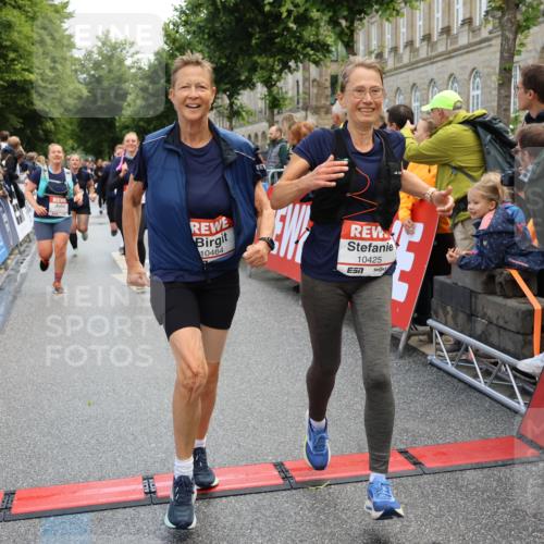 14.06.2026 - REWE Women's Run Strokosch-Dieckow http://msf.ph/oto/9786847 14.06.2026 10:10:44 Ziel 10185, 10238, 10425, 10439, 10464, 10557, 10878, 11022, 11178, 11271, 11339, 11345, 11435, 11527 meine-sportfotos.de