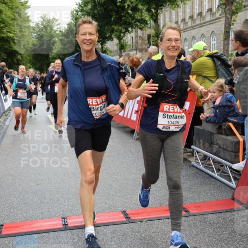 14.06.2026 - REWE Women's Run Strokosch-Dieckow http://msf.ph/oto/9786848 14.06.2026 10:10:44 Ziel 10185, 10238, 10425, 10439, 10464, 10557, 10878, 11022, 11178, 11271, 11339, 11345, 11435, 11527 meine-sportfotos.de