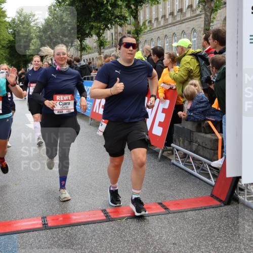 14.06.2026 - REWE Women's Run Strokosch-Dieckow http://msf.ph/oto/9786849 14.06.2026 10:10:45 Ziel 10238, 10425, 10439, 10464, 10557, 10878, 11022, 11178, 11271, 11339, 11345, 11435, 11527 meine-sportfotos.de