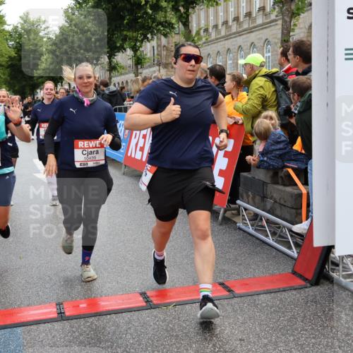 14.06.2026 - REWE Women's Run Strokosch-Dieckow http://msf.ph/oto/9786850 14.06.2026 10:10:45 Ziel 10238, 10425, 10439, 10464, 10557, 10878, 11022, 11178, 11271, 11339, 11345, 11435, 11527 meine-sportfotos.de