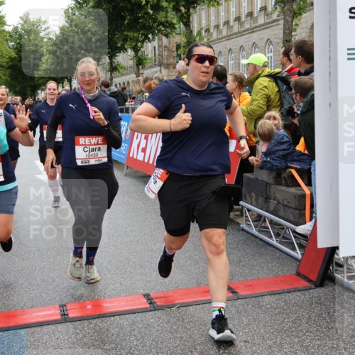 14.06.2026 - REWE Women's Run Strokosch-Dieckow http://msf.ph/oto/9786851 14.06.2026 10:10:45 Ziel 10238, 10425, 10439, 10464, 10557, 10878, 11022, 11178, 11271, 11339, 11345, 11435, 11527 meine-sportfotos.de