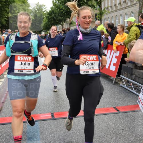 14.06.2026 - REWE Women's Run Strokosch-Dieckow http://msf.ph/oto/9786854 14.06.2026 10:10:46 Ziel 10238, 10425, 10439, 10464, 10557, 10878, 11022, 11178, 11271, 11339, 11345, 11435, 11527 meine-sportfotos.de