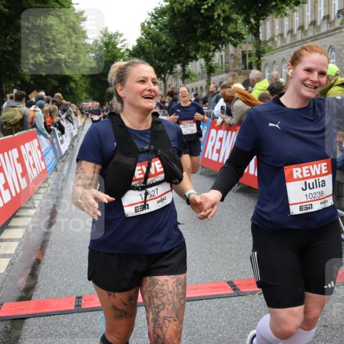 14.06.2026 - REWE Women's Run Strokosch-Dieckow http://msf.ph/oto/9786856 14.06.2026 10:10:47 Ziel 10238, 10425, 10439, 10464, 10557, 10575, 10878, 11022, 11178, 11271, 11345, 11435, 11527 meine-sportfotos.de