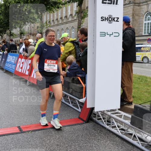 14.06.2026 - REWE Women's Run Strokosch-Dieckow http://msf.ph/oto/9786858 14.06.2026 10:10:49 Ziel 10238, 10425, 10439, 10460, 10464, 10557, 10575, 10591, 11271, 11435, 11527 meine-sportfotos.de