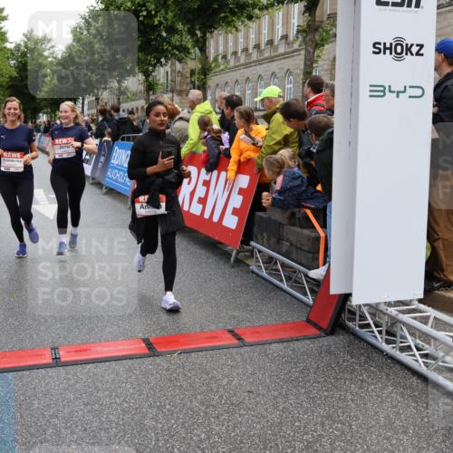 14.06.2026 - REWE Women's Run Strokosch-Dieckow http://msf.ph/oto/9786860 14.06.2026 10:10:51 Ziel 10238, 10425, 10439, 10460, 10464, 10557, 10575, 10591, 11271, 11435, 11527 meine-sportfotos.de