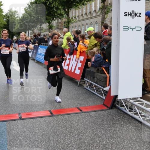 14.06.2026 - REWE Women's Run Strokosch-Dieckow http://msf.ph/oto/9786861 14.06.2026 10:10:52 Ziel 10238, 10439, 10460, 10557, 10575, 10591, 11271, 11435, 11527 meine-sportfotos.de