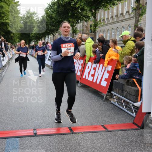 14.06.2026 - REWE Women's Run Strokosch-Dieckow http://msf.ph/oto/9786867 14.06.2026 10:10:58 Ziel 10426, 10460, 10503, 10575, 10591, 11170 meine-sportfotos.de