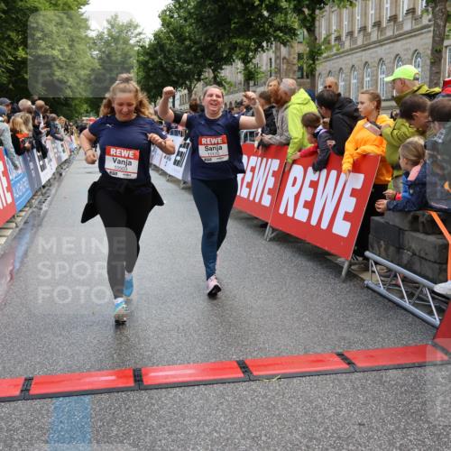 14.06.2026 - REWE Women's Run Strokosch-Dieckow http://msf.ph/oto/9786870 14.06.2026 10:11:00 Ziel 10426, 10460, 10503, 10591, 11170 meine-sportfotos.de