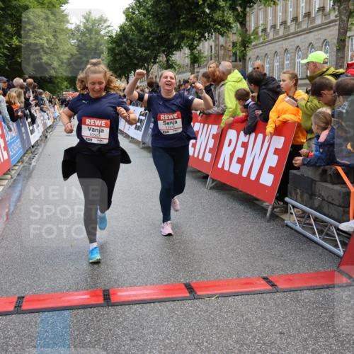 14.06.2026 - REWE Women's Run Strokosch-Dieckow http://msf.ph/oto/9786871 14.06.2026 10:11:00 Ziel 10426, 10460, 10503, 10591, 11170 meine-sportfotos.de