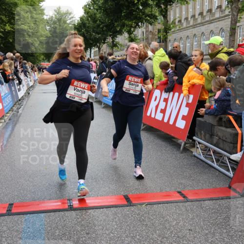 14.06.2026 - REWE Women's Run Strokosch-Dieckow http://msf.ph/oto/9786875 14.06.2026 10:11:00 Ziel 10426, 10460, 10503, 10591, 11170 meine-sportfotos.de