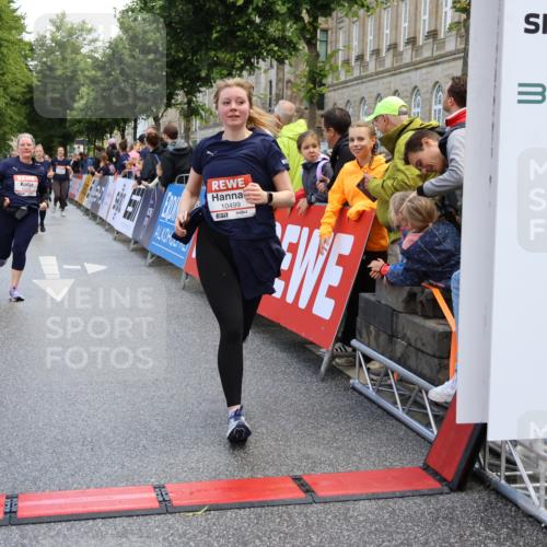 14.06.2026 - REWE Women's Run Strokosch-Dieckow http://msf.ph/oto/9786878 14.06.2026 10:11:08 Ziel 10499, 10503, 10514, 11170 meine-sportfotos.de
