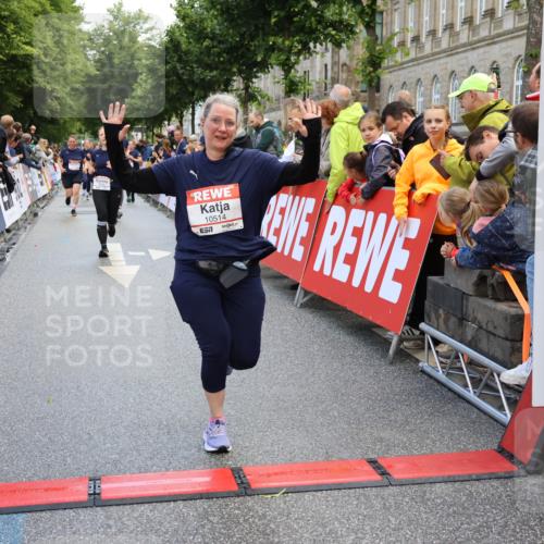 14.06.2026 - REWE Women's Run Strokosch-Dieckow http://msf.ph/oto/9786883 14.06.2026 10:11:10 Ziel 10140, 10499, 10514, 11328 meine-sportfotos.de