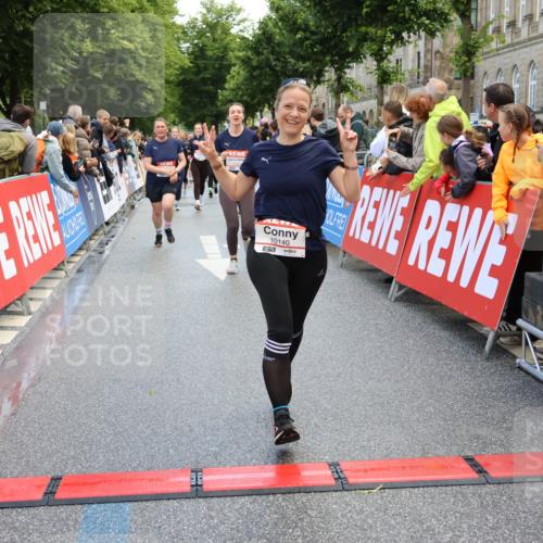 14.06.2026 - REWE Women's Run Strokosch-Dieckow http://msf.ph/oto/9786884 14.06.2026 10:11:13 Ziel 10140, 10499, 10514, 10821, 10834, 11124, 11328 meine-sportfotos.de