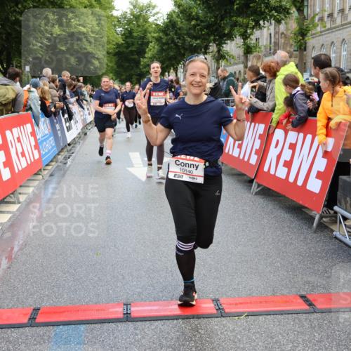 14.06.2026 - REWE Women's Run Strokosch-Dieckow http://msf.ph/oto/9786886 14.06.2026 10:11:13 Ziel 10140, 10499, 10514, 10821, 10834, 11124, 11328 meine-sportfotos.de