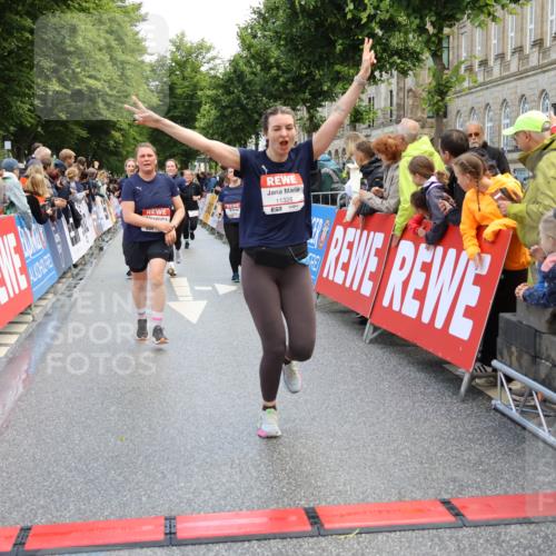 14.06.2026 - REWE Women's Run Strokosch-Dieckow http://msf.ph/oto/9786889 14.06.2026 10:11:14 Ziel 10140, 10499, 10514, 10821, 10834, 10985, 11124, 11328 meine-sportfotos.de