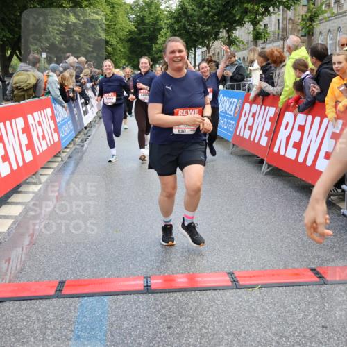 14.06.2026 - REWE Women's Run Strokosch-Dieckow http://msf.ph/oto/9786891 14.06.2026 10:11:16 Ziel 10140, 10499, 10514, 10821, 10834, 10985, 11124, 11328, 11450, 11451 meine-sportfotos.de