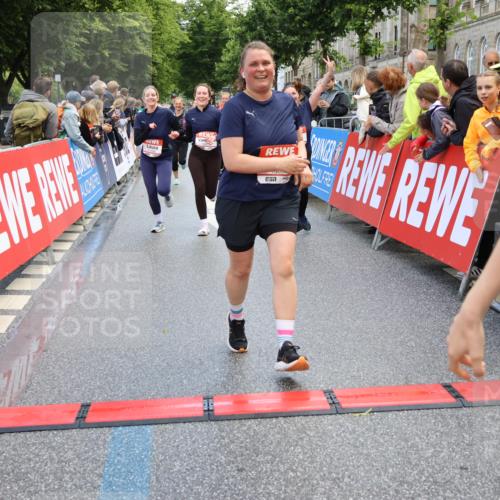 14.06.2026 - REWE Women's Run Strokosch-Dieckow http://msf.ph/oto/9786892 14.06.2026 10:11:16 Ziel 10140, 10499, 10514, 10821, 10834, 10985, 11124, 11328, 11450, 11451 meine-sportfotos.de