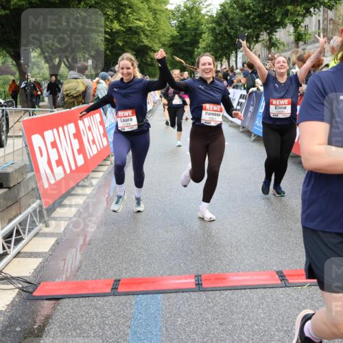 14.06.2026 - REWE Women's Run Strokosch-Dieckow http://msf.ph/oto/9786894 14.06.2026 10:11:17 Ziel 10140, 10429, 10468, 10514, 10821, 10834, 10985, 11124, 11328, 11450, 11451 meine-sportfotos.de
