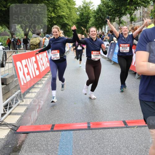 14.06.2026 - REWE Women's Run Strokosch-Dieckow http://msf.ph/oto/9786895 14.06.2026 10:11:17 Ziel 10140, 10429, 10468, 10514, 10821, 10834, 10985, 11124, 11328, 11450, 11451 meine-sportfotos.de