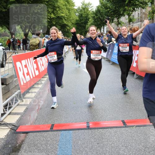 14.06.2026 - REWE Women's Run Strokosch-Dieckow http://msf.ph/oto/9786896 14.06.2026 10:11:17 Ziel 10140, 10429, 10468, 10514, 10821, 10834, 10985, 11124, 11328, 11450, 11451 meine-sportfotos.de