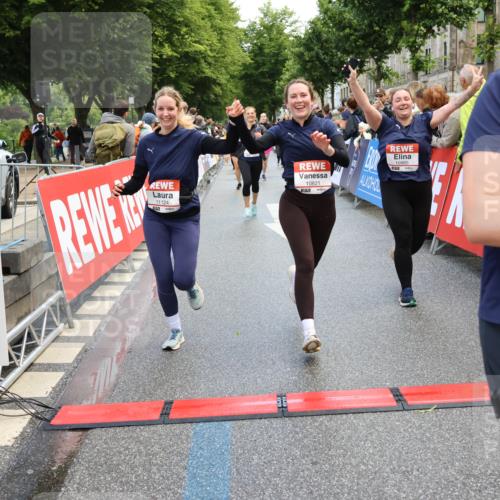 14.06.2026 - REWE Women's Run Strokosch-Dieckow http://msf.ph/oto/9786897 14.06.2026 10:11:17 Ziel 10140, 10429, 10468, 10514, 10821, 10834, 10985, 11124, 11328, 11450, 11451 meine-sportfotos.de