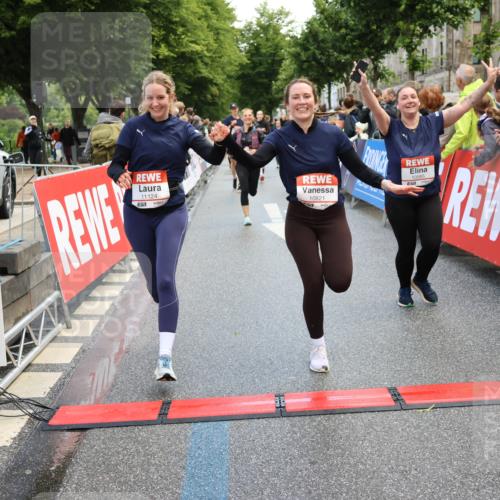 14.06.2026 - REWE Women's Run Strokosch-Dieckow http://msf.ph/oto/9786899 14.06.2026 10:11:17 Ziel 10140, 10429, 10468, 10514, 10821, 10834, 10985, 11124, 11328, 11450, 11451 meine-sportfotos.de