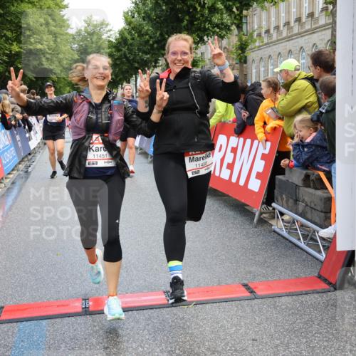 14.06.2026 - REWE Women's Run Strokosch-Dieckow http://msf.ph/oto/9786903 14.06.2026 10:11:19 Ziel 10140, 10406, 10429, 10468, 10821, 10834, 10985, 11124, 11328, 11450, 11451, 11500 meine-sportfotos.de