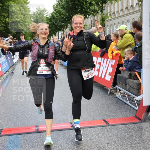 14.06.2026 - REWE Women's Run Strokosch-Dieckow http://msf.ph/oto/9786904 14.06.2026 10:11:19 Ziel 10140, 10406, 10429, 10468, 10821, 10834, 10985, 11124, 11328, 11450, 11451, 11500 meine-sportfotos.de