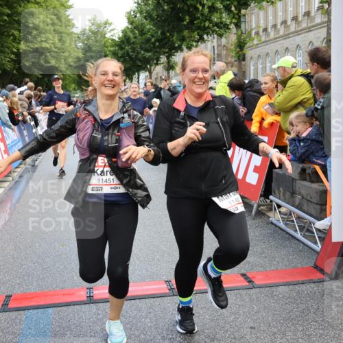 14.06.2026 - REWE Women's Run Strokosch-Dieckow http://msf.ph/oto/9786906 14.06.2026 10:11:19 Ziel 10140, 10406, 10429, 10468, 10821, 10834, 10985, 11124, 11328, 11450, 11451, 11500 meine-sportfotos.de