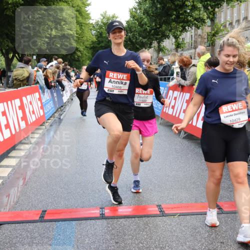 14.06.2026 - REWE Women's Run Strokosch-Dieckow http://msf.ph/oto/9786910 14.06.2026 10:11:22 Ziel 10053, 10111, 10406, 10429, 10468, 10821, 10834, 10985, 11124, 11328, 11450, 11451, 11500 meine-sportfotos.de