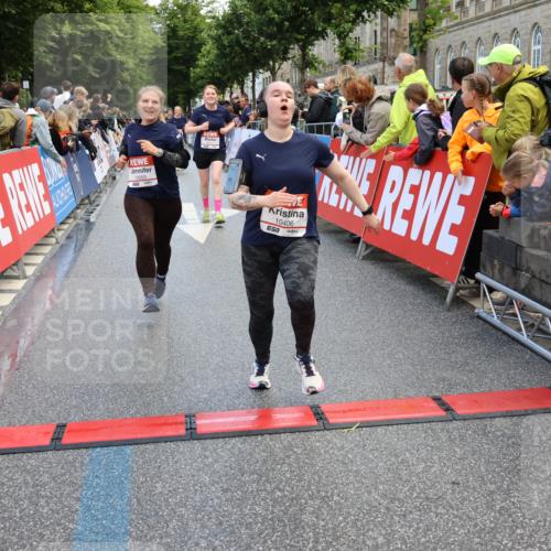 14.06.2026 - REWE Women's Run Strokosch-Dieckow http://msf.ph/oto/9786911 14.06.2026 10:11:23 Ziel 10053, 10111, 10406, 10429, 10468, 10821, 10834, 10985, 11124, 11450, 11451, 11500 meine-sportfotos.de