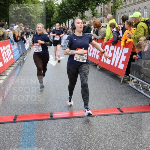 14.06.2026 - REWE Women's Run Strokosch-Dieckow http://msf.ph/oto/9786912 14.06.2026 10:11:24 Ziel 10053, 10111, 10406, 10429, 10468, 10821, 10985, 11124, 11450, 11451, 11500 meine-sportfotos.de