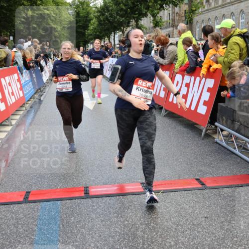 14.06.2026 - REWE Women's Run Strokosch-Dieckow http://msf.ph/oto/9786913 14.06.2026 10:11:24 Ziel 10053, 10111, 10406, 10429, 10468, 10821, 10985, 11124, 11450, 11451, 11500 meine-sportfotos.de