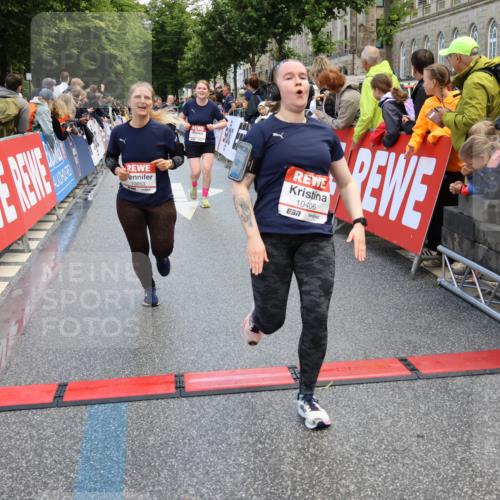 14.06.2026 - REWE Women's Run Strokosch-Dieckow http://msf.ph/oto/9786914 14.06.2026 10:11:24 Ziel 10053, 10111, 10406, 10429, 10468, 10821, 10985, 11124, 11450, 11451, 11500 meine-sportfotos.de