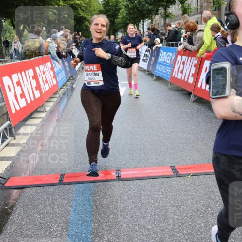 14.06.2026 - REWE Women's Run Strokosch-Dieckow http://msf.ph/oto/9786915 14.06.2026 10:11:24 Ziel 10053, 10111, 10406, 10429, 10468, 10821, 10985, 11124, 11450, 11451, 11500 meine-sportfotos.de