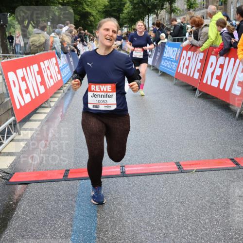 14.06.2026 - REWE Women's Run Strokosch-Dieckow http://msf.ph/oto/9786918 14.06.2026 10:11:24 Ziel 10053, 10111, 10406, 10429, 10468, 10821, 10985, 11124, 11450, 11451, 11500 meine-sportfotos.de