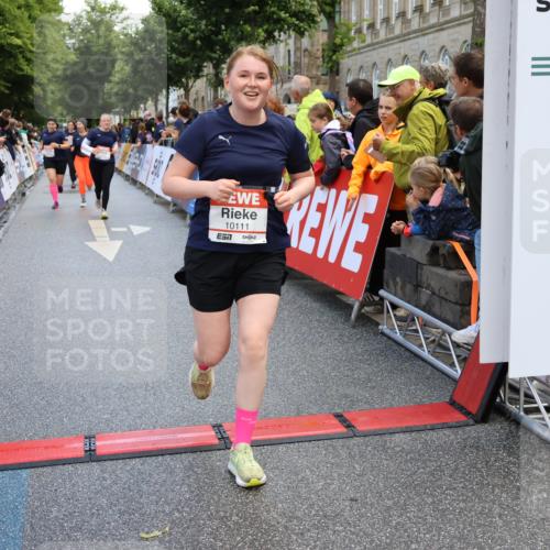 14.06.2026 - REWE Women's Run Strokosch-Dieckow http://msf.ph/oto/9786919 14.06.2026 10:11:27 Ziel 10053, 10111, 10406, 10429, 10468, 10690, 11217, 11355, 11450, 11451, 11500 meine-sportfotos.de
