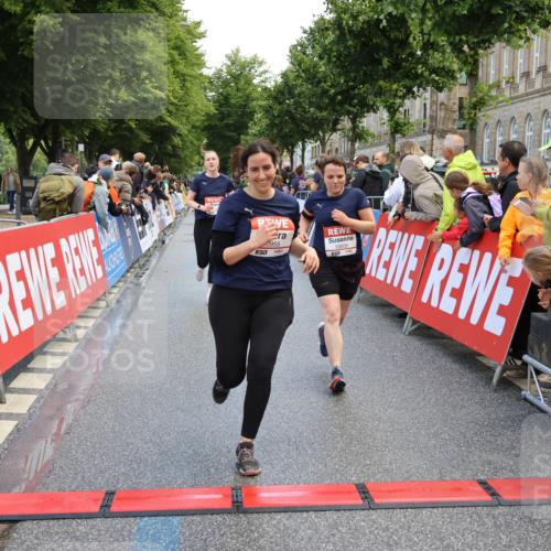 14.06.2026 - REWE Women's Run Strokosch-Dieckow http://msf.ph/oto/9786929 14.06.2026 10:11:33 Ziel 10111, 10258, 10606, 10690, 10955, 11217, 11355 meine-sportfotos.de