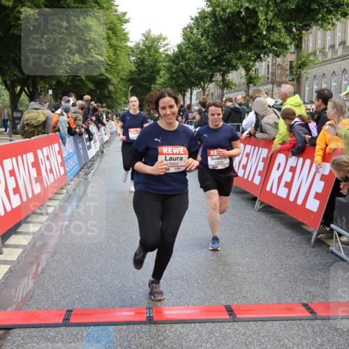 14.06.2026 - REWE Women's Run Strokosch-Dieckow http://msf.ph/oto/9786930 14.06.2026 10:11:33 Ziel 10111, 10258, 10606, 10690, 10955, 11217, 11355 meine-sportfotos.de