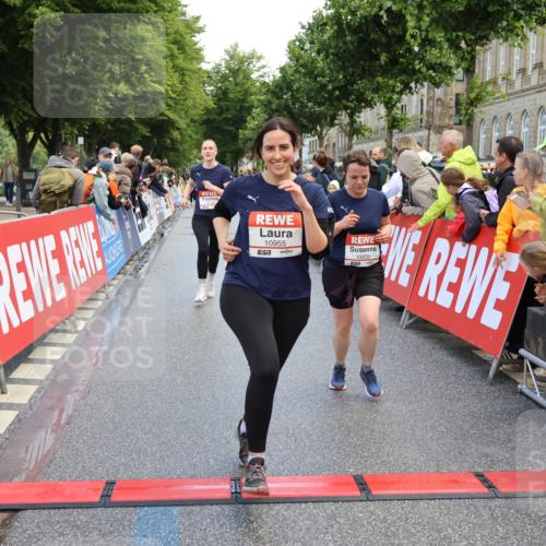 14.06.2026 - REWE Women's Run Strokosch-Dieckow http://msf.ph/oto/9786932 14.06.2026 10:11:33 Ziel 10111, 10258, 10606, 10690, 10955, 11217, 11355 meine-sportfotos.de