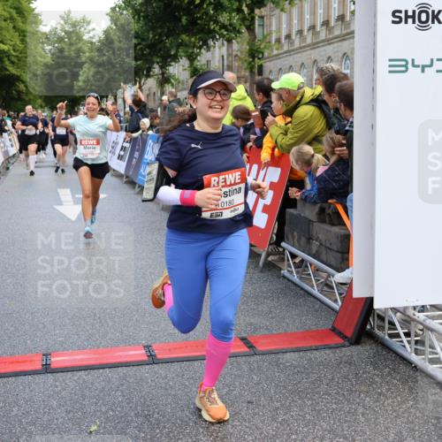 14.06.2026 - REWE Women's Run Strokosch-Dieckow http://msf.ph/oto/9786941 14.06.2026 10:11:41 Ziel 10180, 10240, 10258, 10606, 11260, 11488 meine-sportfotos.de