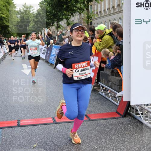 14.06.2026 - REWE Women's Run Strokosch-Dieckow http://msf.ph/oto/9786942 14.06.2026 10:11:41 Ziel 10180, 10240, 10258, 10606, 11260, 11488 meine-sportfotos.de